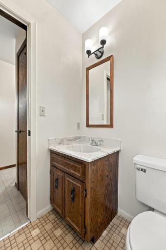 1402 E Gateway Circle S, H, Fargo, ND 58103