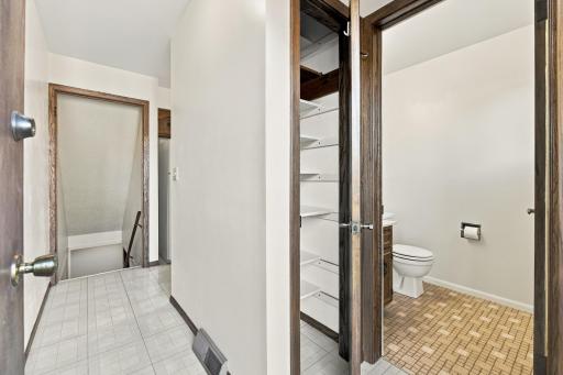 1402 E Gateway Circle S, H, Fargo, ND 58103