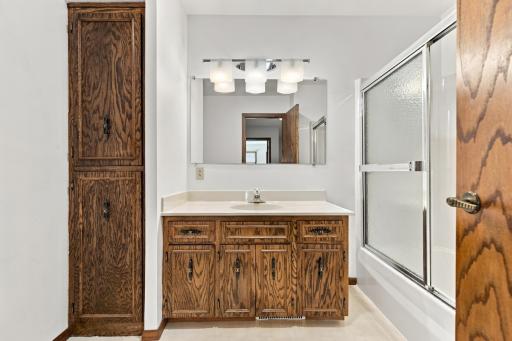 1402 E Gateway Circle S, H, Fargo, ND 58103
