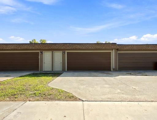 1402 E Gateway Circle S, H, Fargo, ND 58103