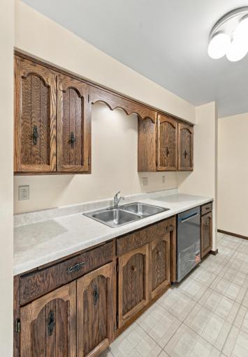 1402 E Gateway Circle S, H, Fargo, ND 58103