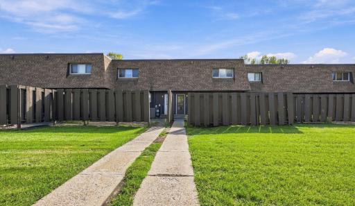 1402 E Gateway Circle S, H, Fargo, ND 58103
