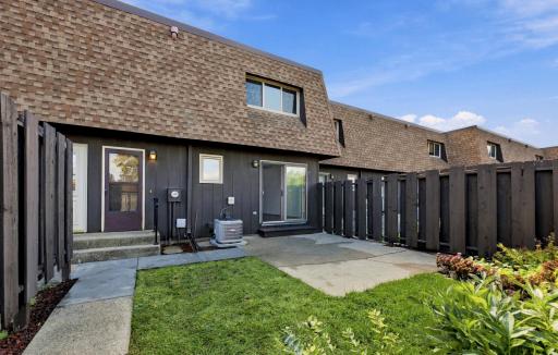 1402 E Gateway Circle S, H, Fargo, ND 58103