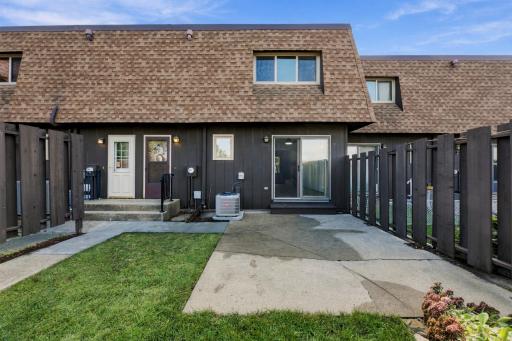 1402 E Gateway Circle S, H, Fargo, ND 58103