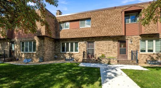 1402 E Gateway Circle S, H, Fargo, ND 58103