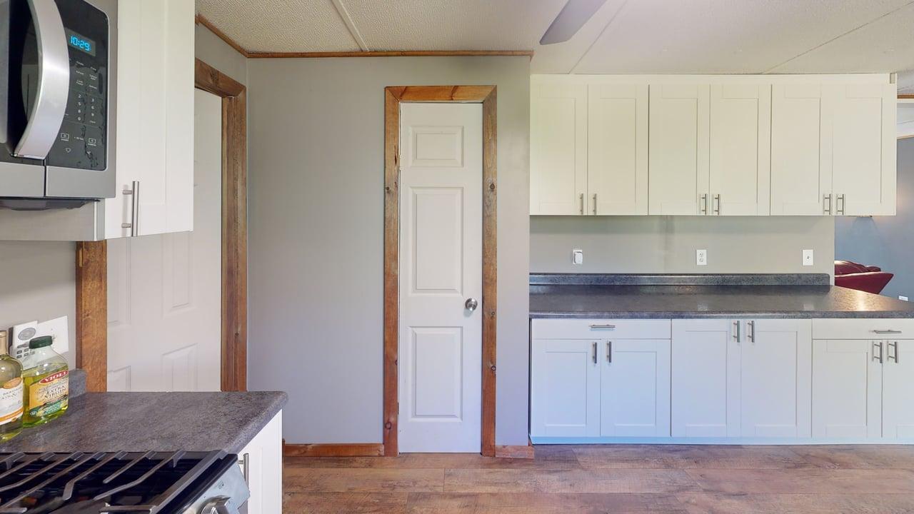 Ample cabinet/countertop space