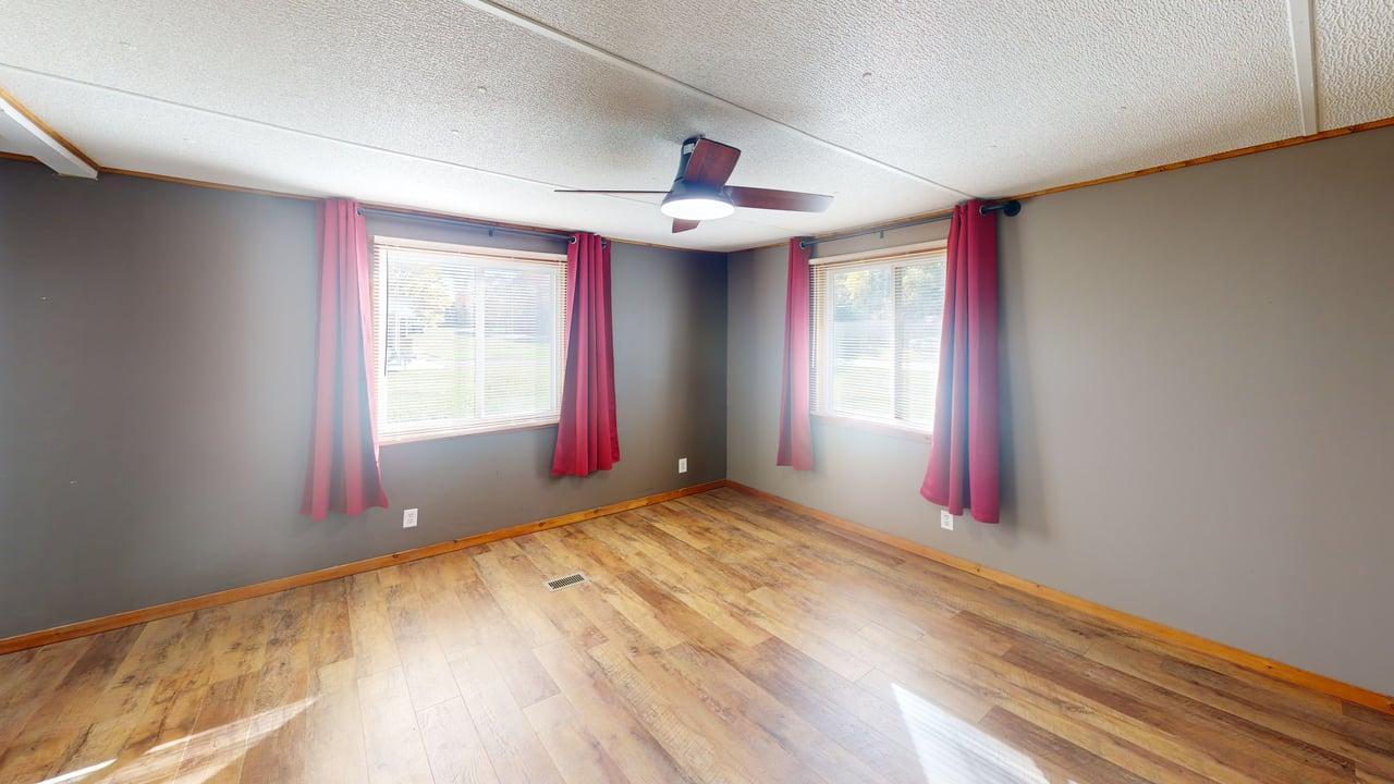 Primary bedroom w/private bathroom