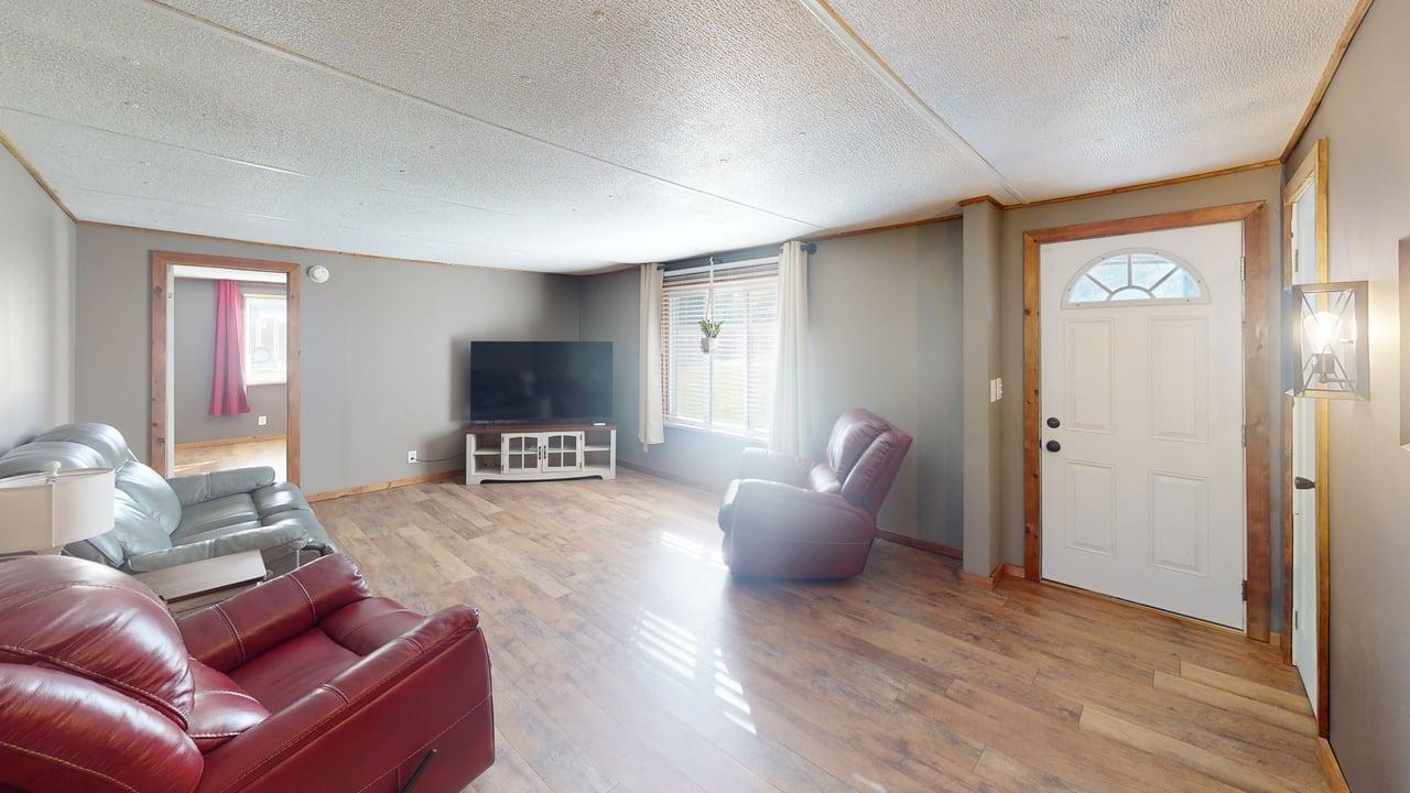 Spacious living room