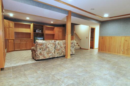8023 Delano Court, Inver Grove Heights, MN 55076