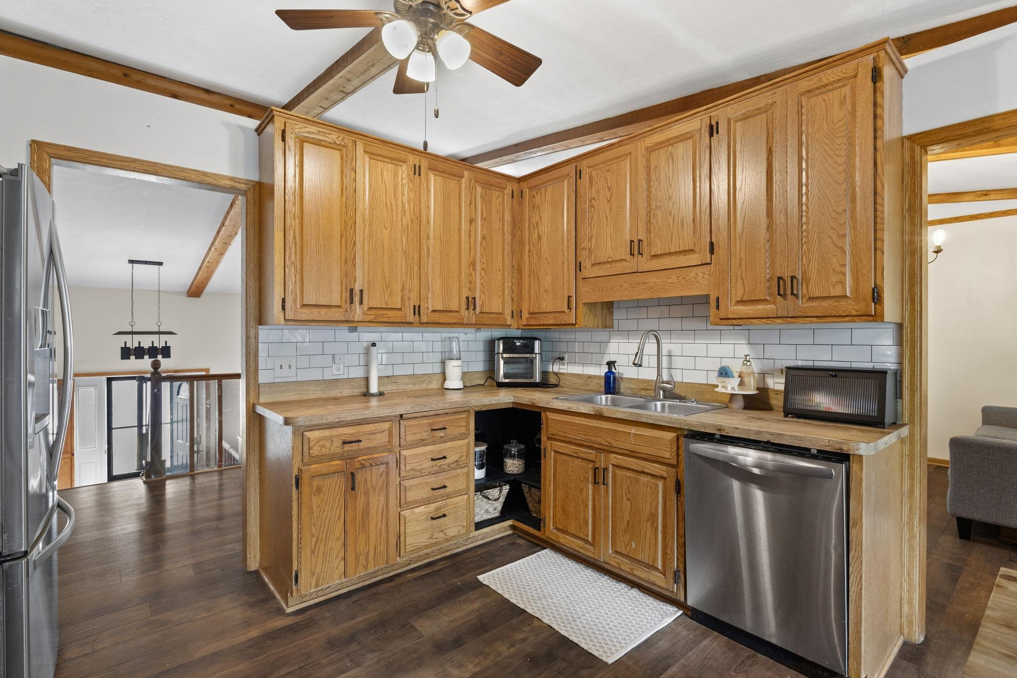 Kitchen with Solid Oak Cabinets