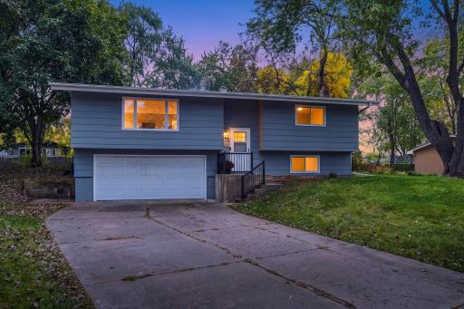 3 bed, 2 bath, 2 stall garage located on a cul-de-sac in Buffalo.