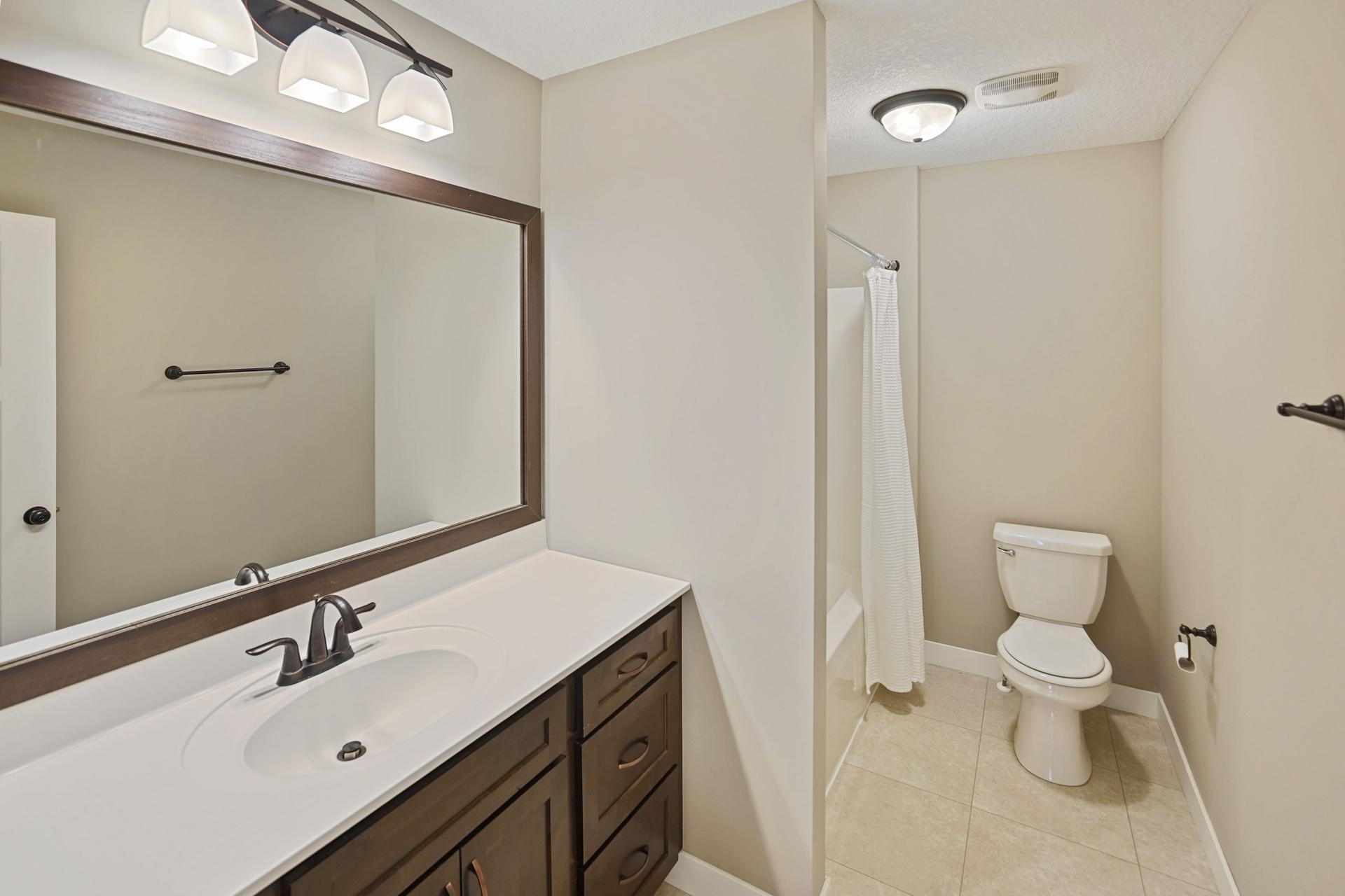 Upstairs full bath.