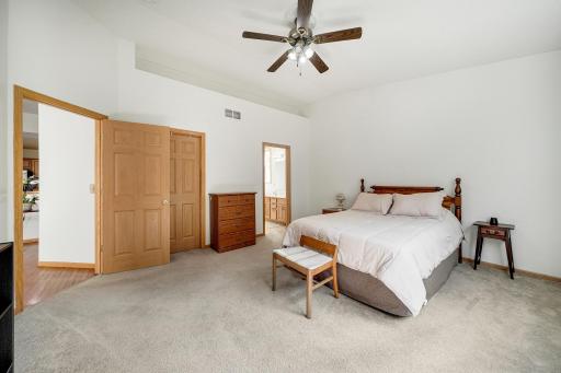 218 River Woods Drive W, Saint Paul Park, MN 55071