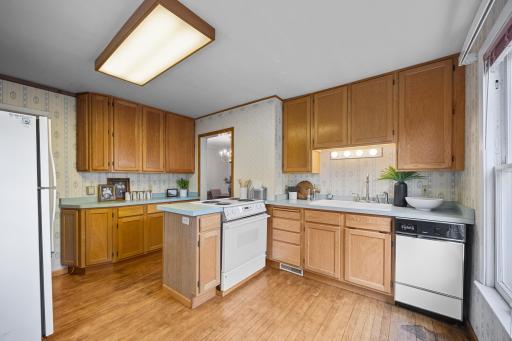 245 8th Avenue N, Hopkins, MN 55343
