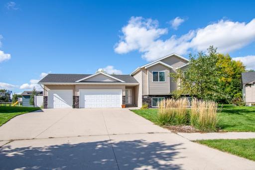 5883 Autumn Drive S, Fargo, ND 58104