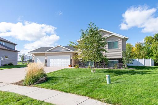 5883 Autumn Drive S, Fargo, ND 58104