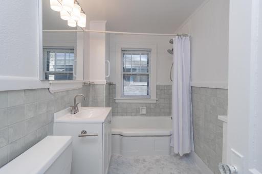 1144 Charles Avenue, Saint Paul, MN 55104