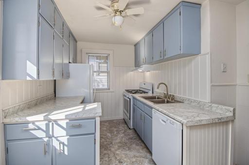 1144 Charles Avenue, Saint Paul, MN 55104