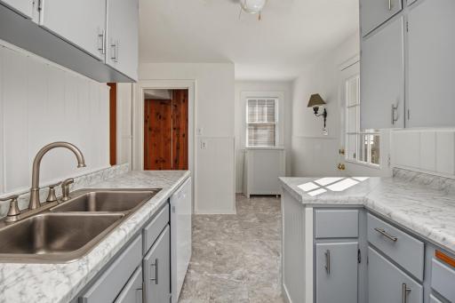 1144 Charles Avenue, Saint Paul, MN 55104