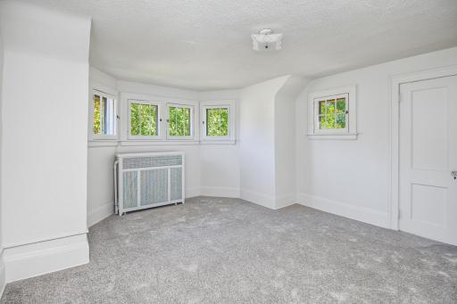 1144 Charles Avenue, Saint Paul, MN 55104