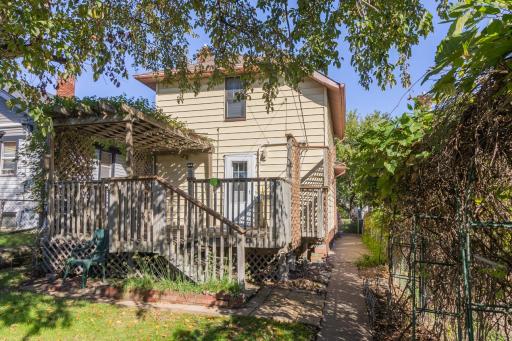 1144 Charles Avenue, Saint Paul, MN 55104