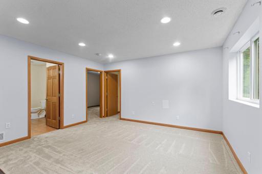 2486 Bridgewater Place S, Cambridge, MN 55008