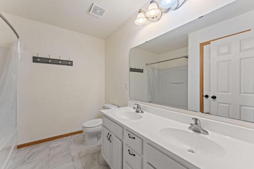 6750 158th Street W, Apple Valley, MN 55124