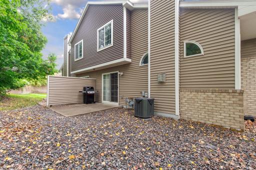 18185 Warbler Lane, Eden Prairie, MN 55346