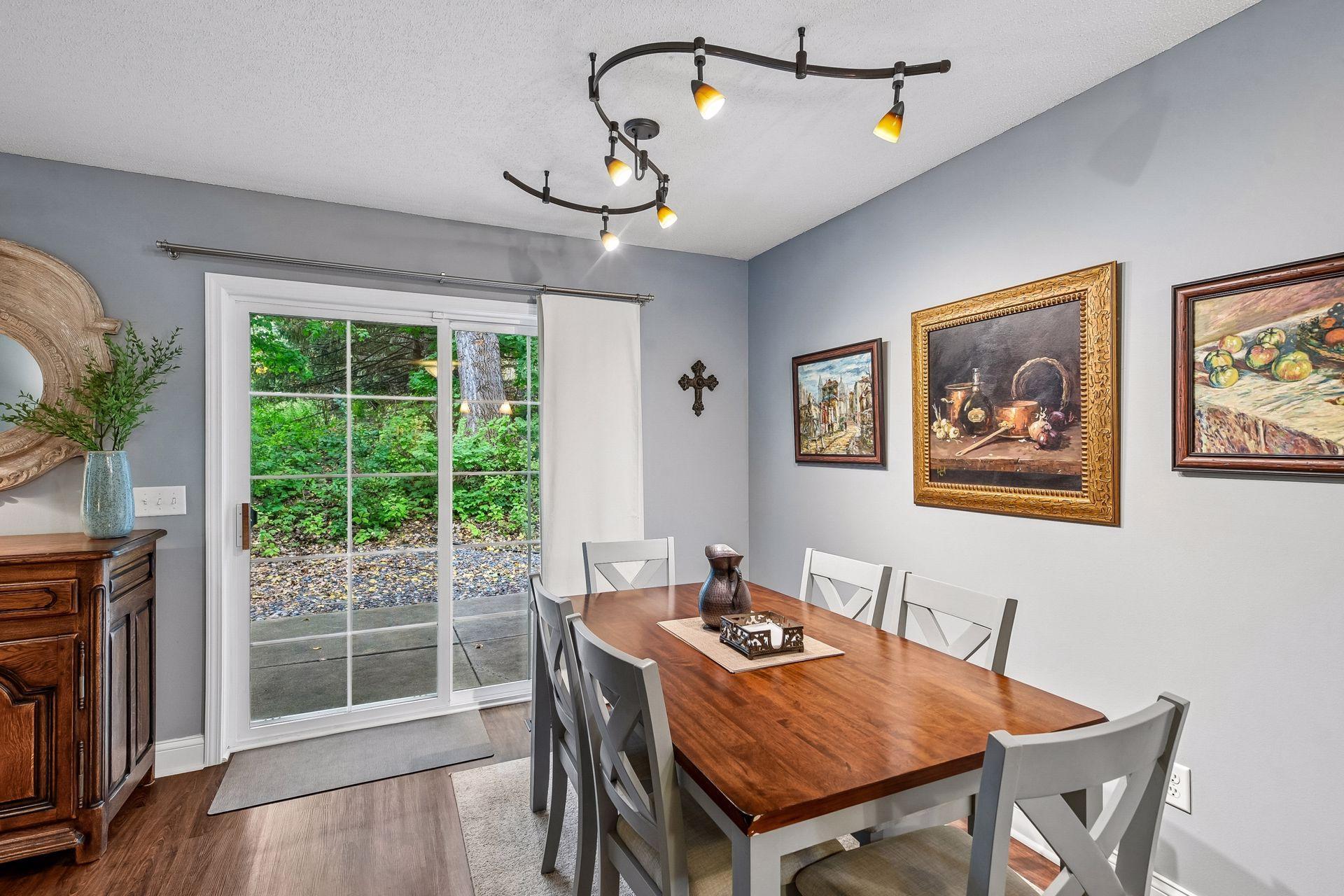 Eat in kitchen