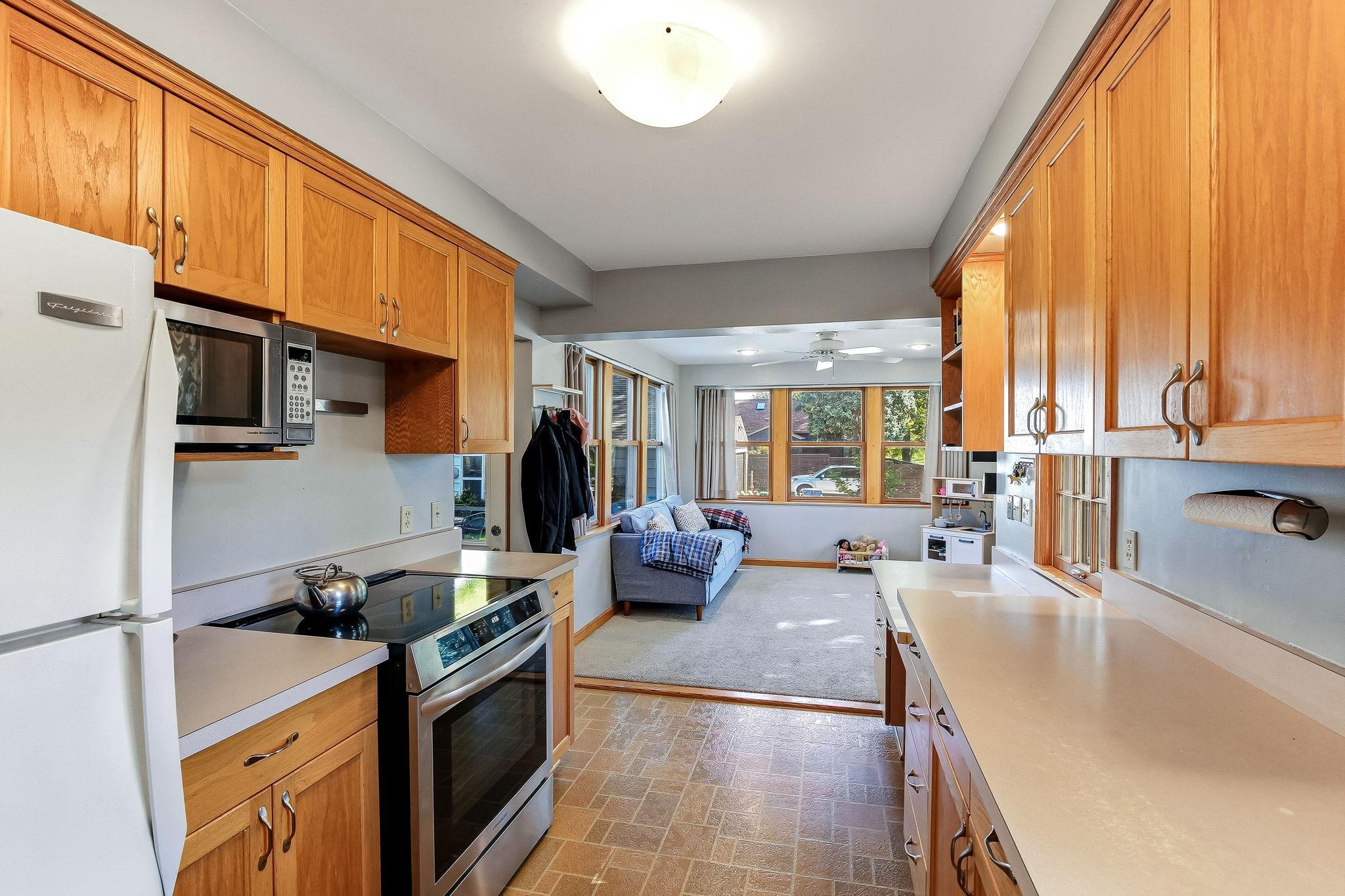 13-web-or-mls-5745-12th-Ave-13.jpg