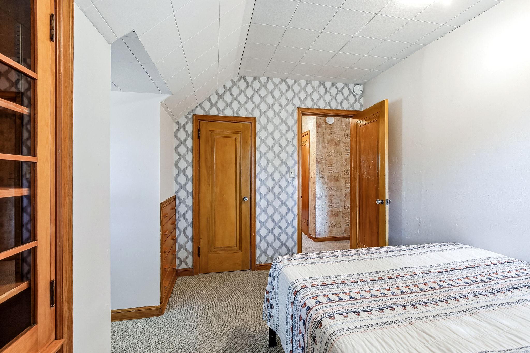 29-web-or-mls-5745-12th-Ave-29.jpg