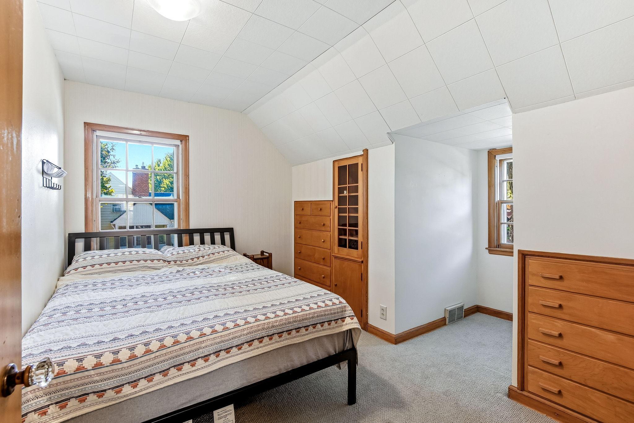 28-web-or-mls-5745-12th-Ave-28.jpg