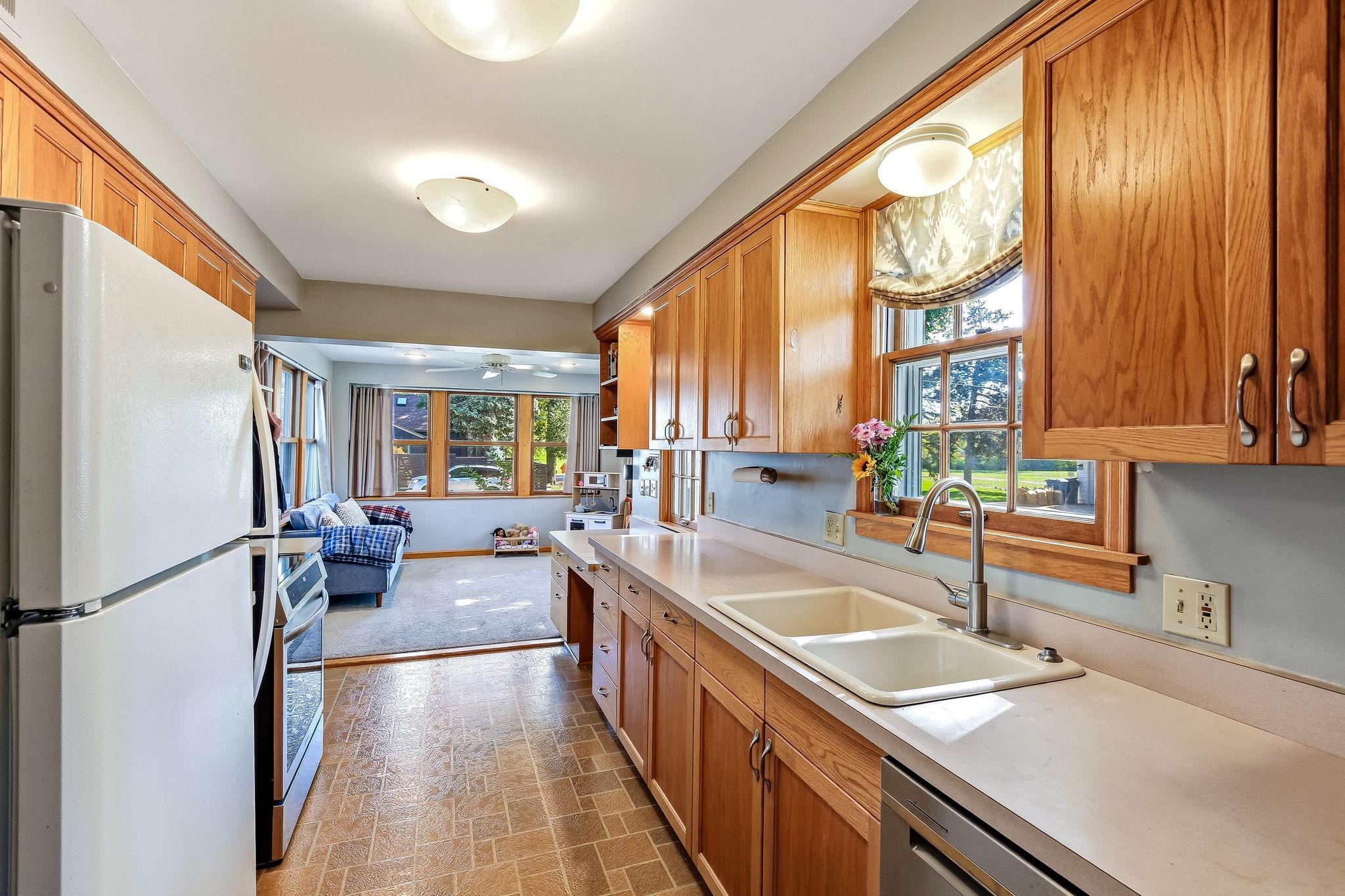 12-web-or-mls-5745-12th-Ave-12.jpg