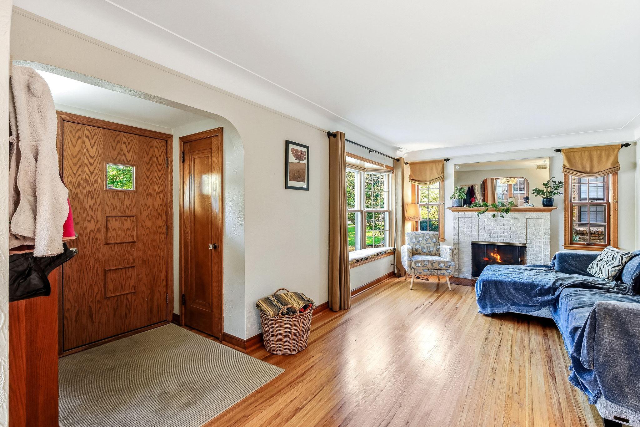 4-web-or-mls-5745-12th-Ave-04.jpg