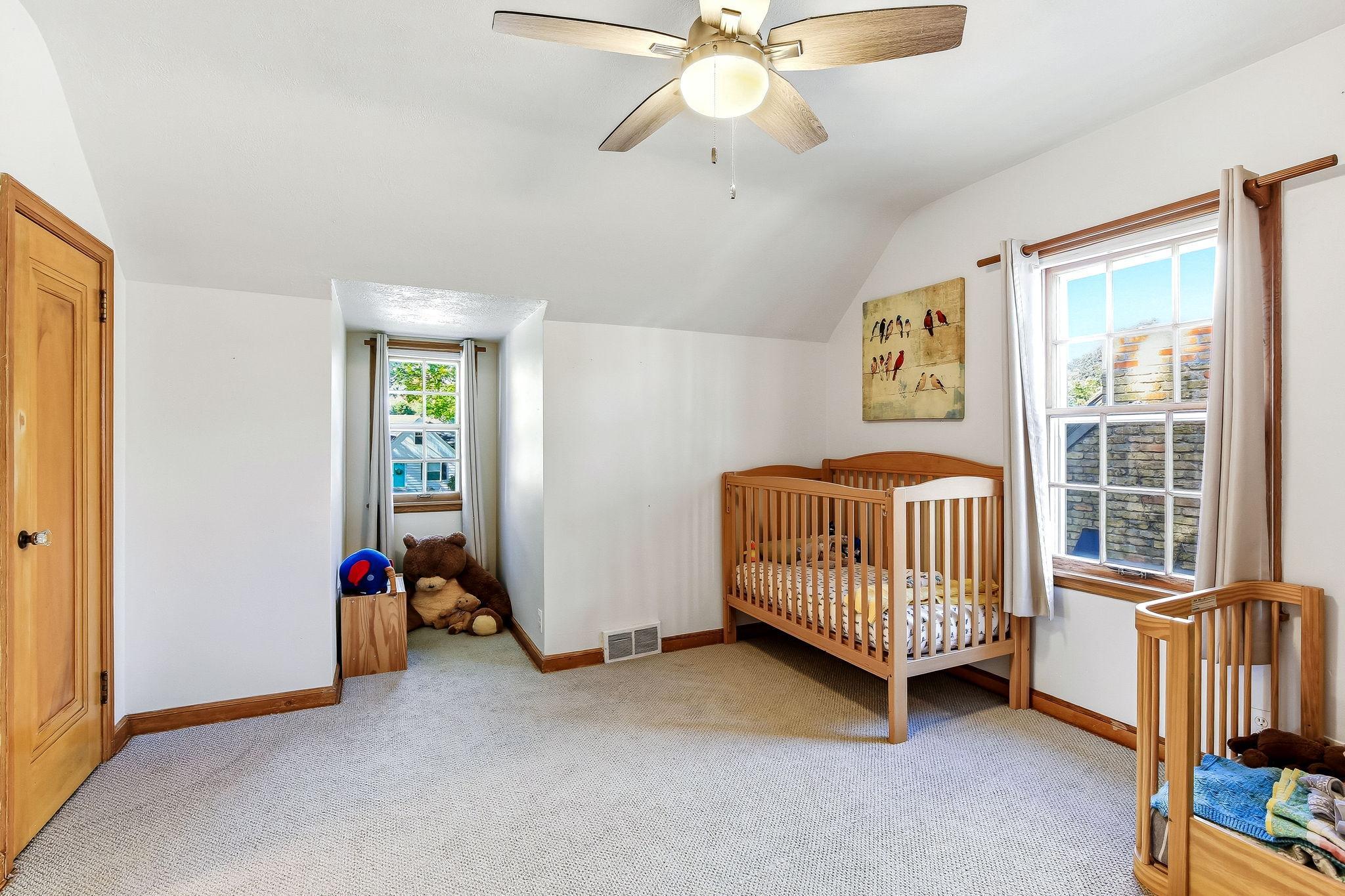 31-web-or-mls-5745-12th-Ave-31.jpg