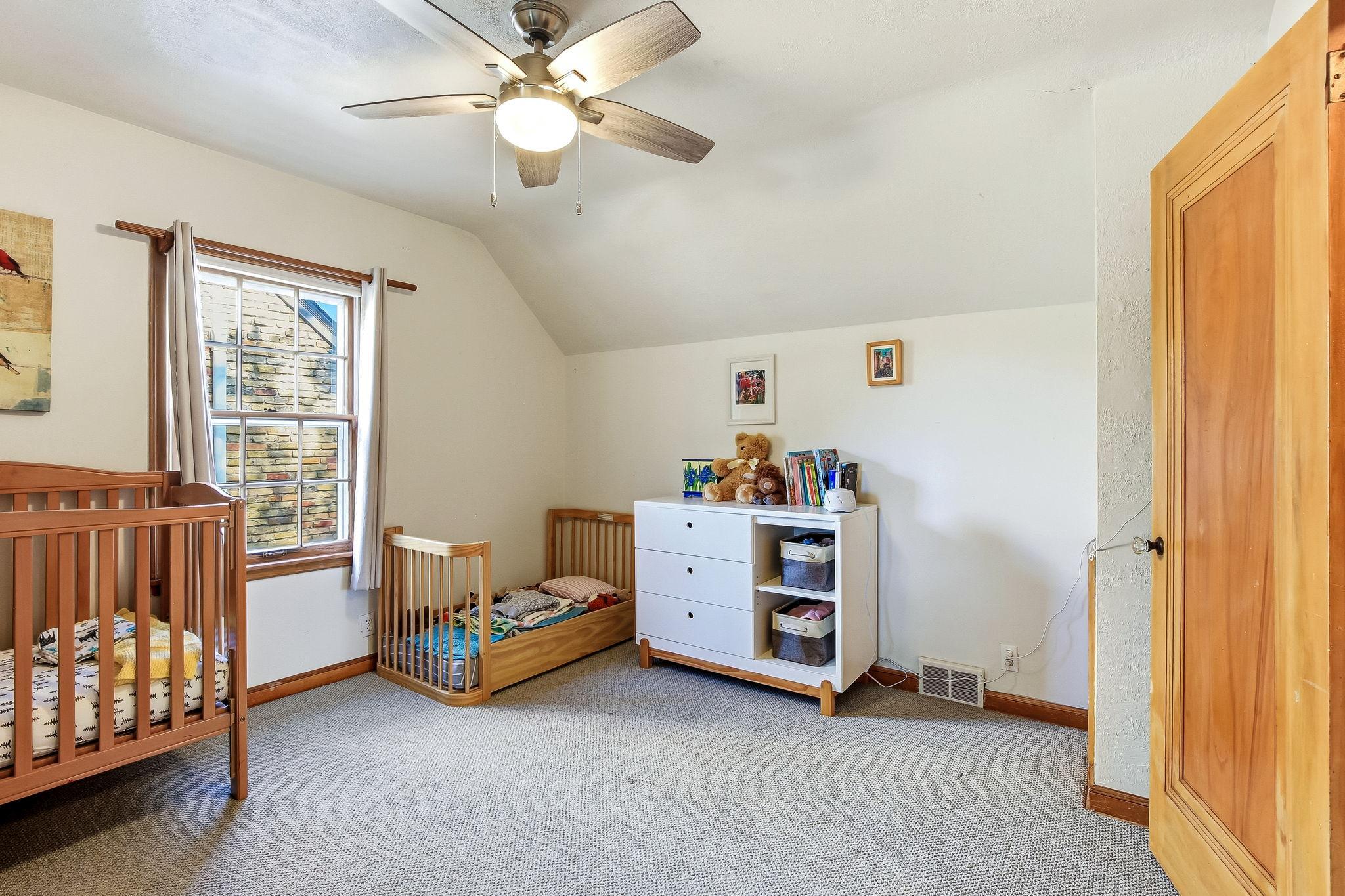 32-web-or-mls-5745-12th-Ave-32.jpg