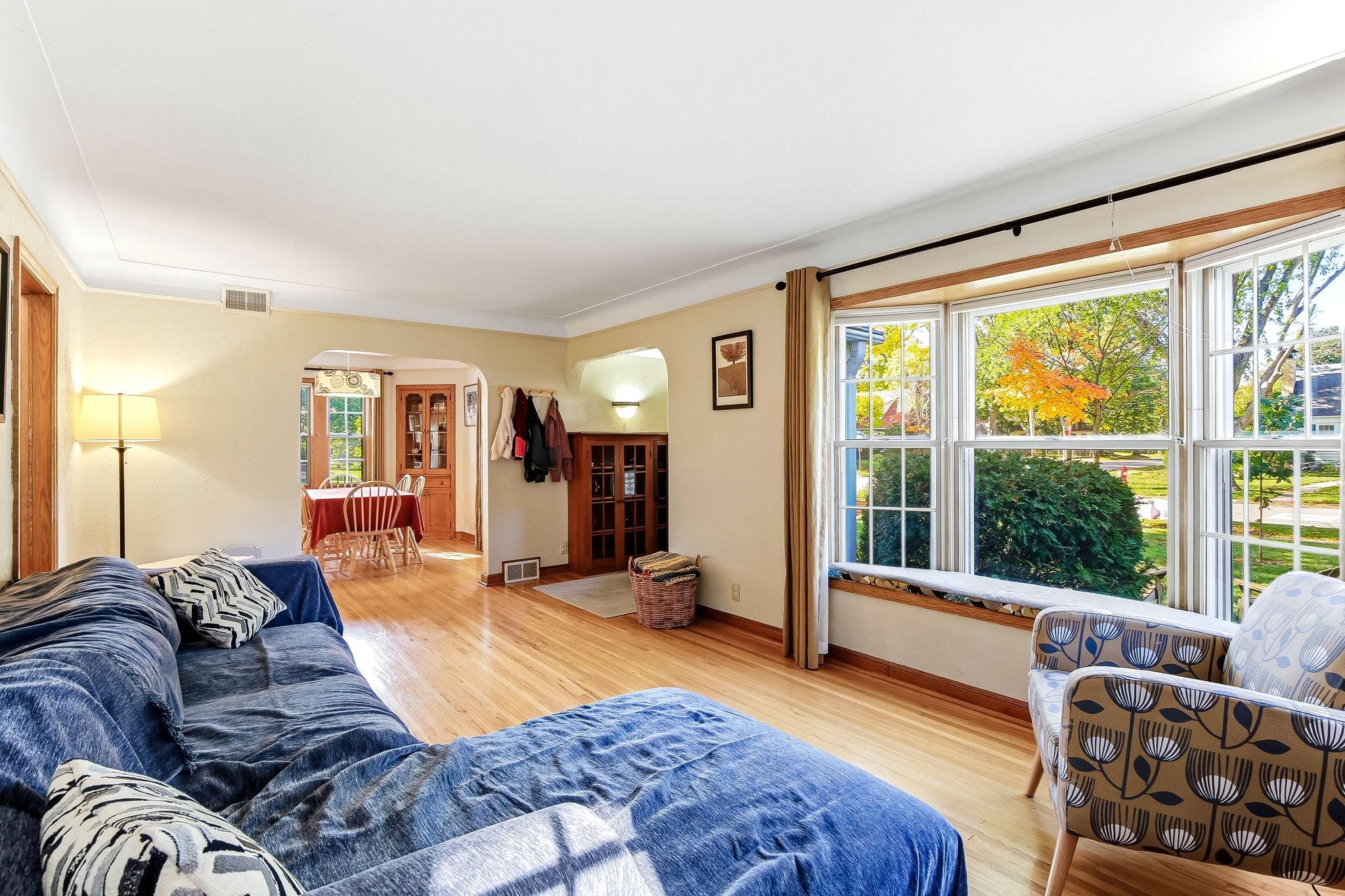 7-web-or-mls-5745-12th-Ave-07.jpg