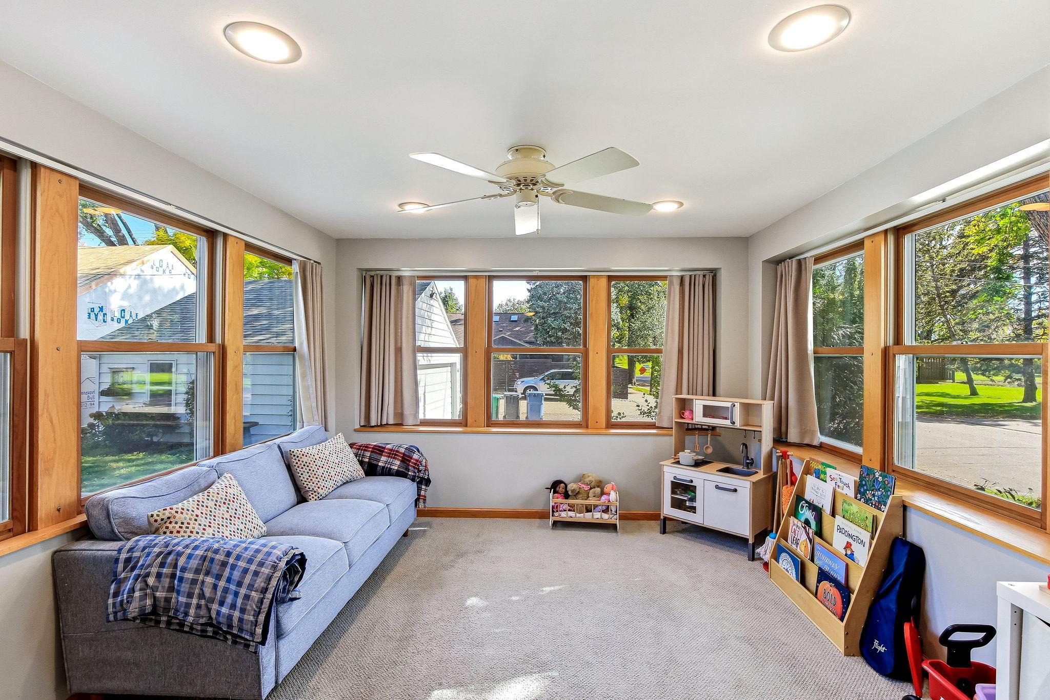 15-web-or-mls-5745-12th-Ave-15.jpg