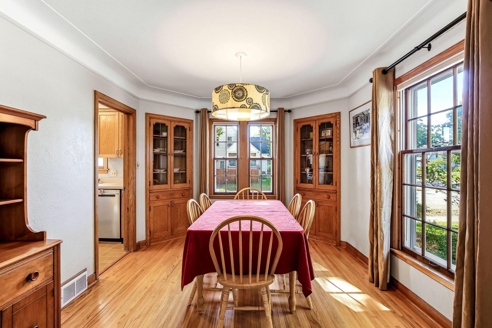 9-web-or-mls-5745-12th-Ave-09.jpg