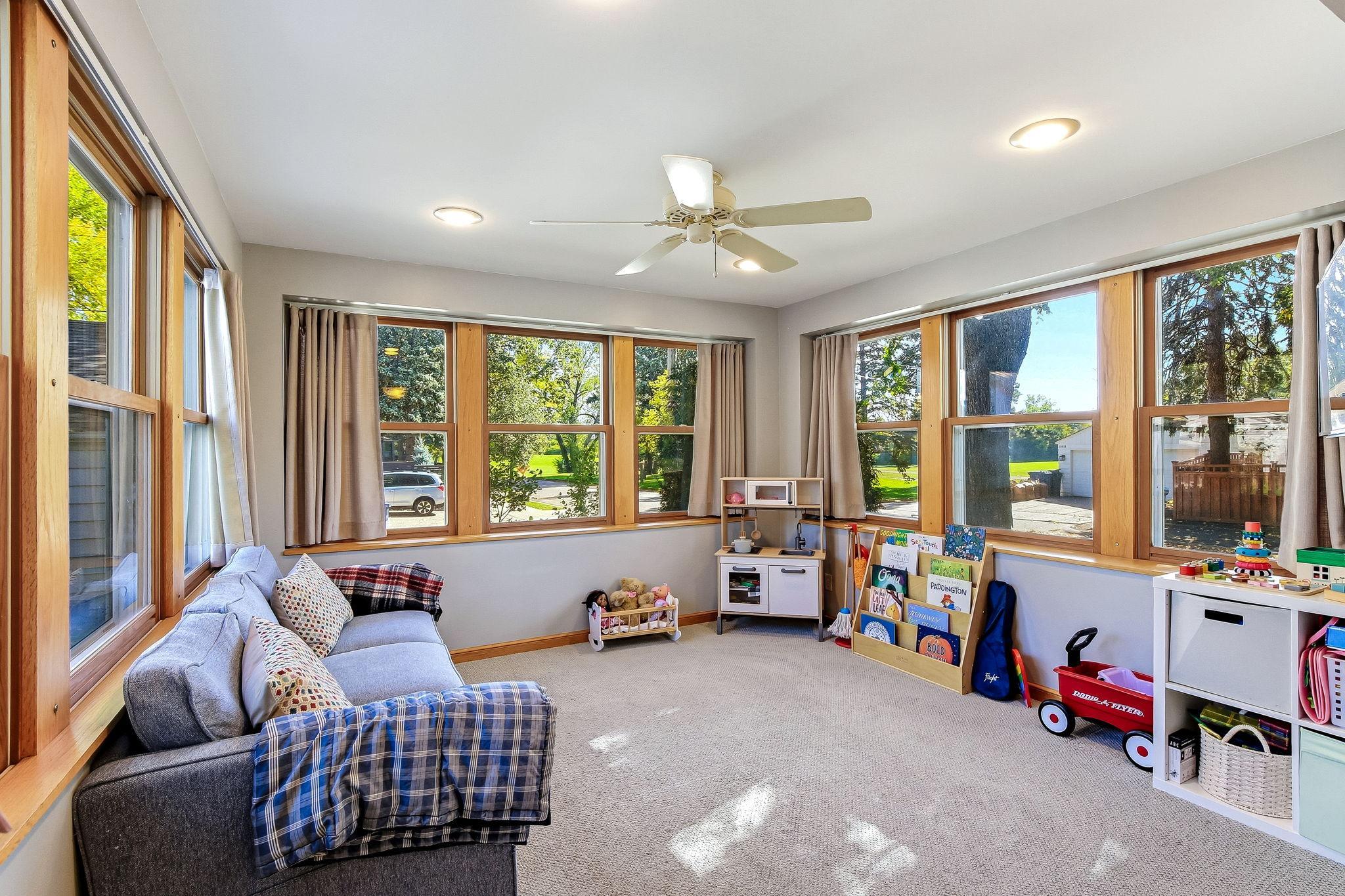 16-web-or-mls-5745-12th-Ave-16.jpg