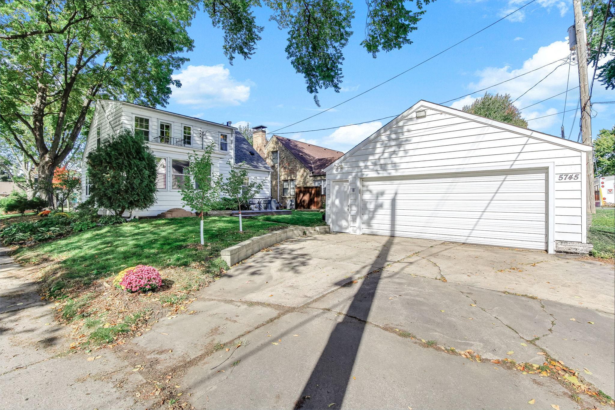 47-web-or-mls-5745-12th-Ave-47.jpg
