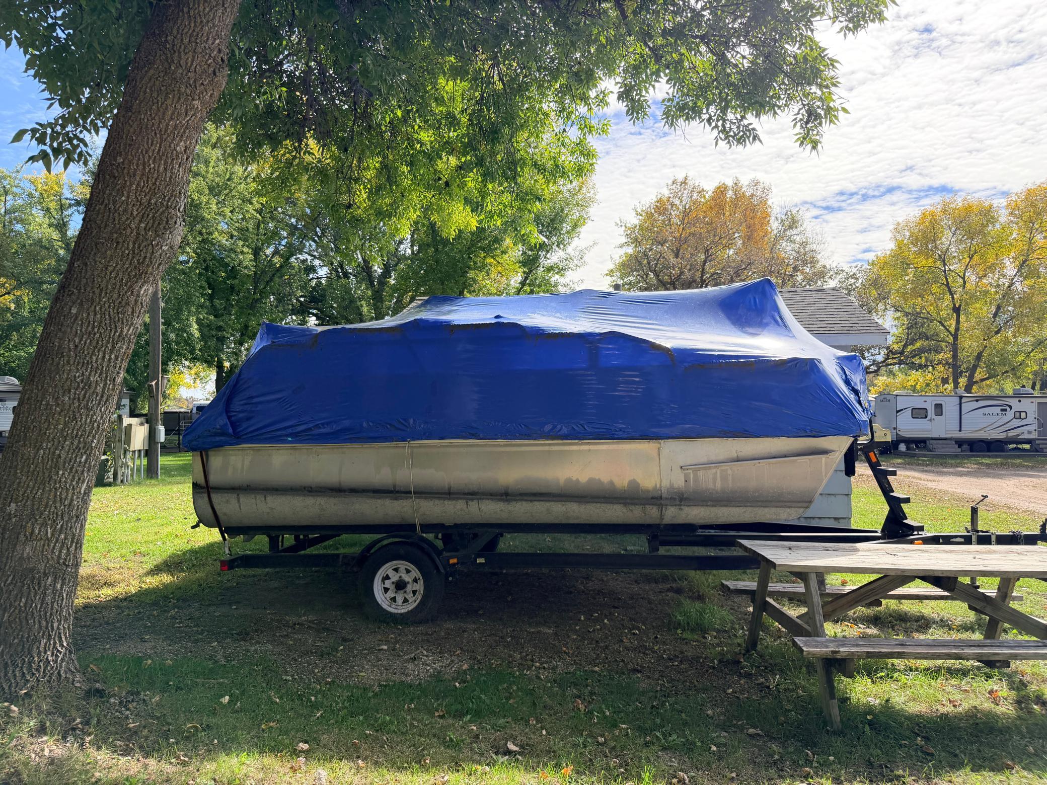 Resort Pontoon