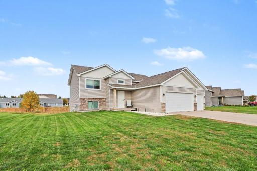 1304 Mulberry Avenue NE, Montgomery, MN 56069
