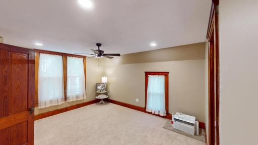 202 Broadway S, Alden, MN 56009