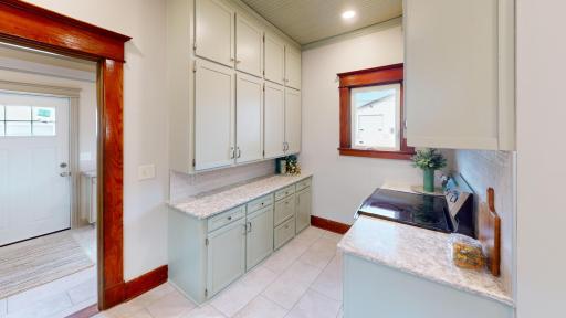 202 Broadway S, Alden, MN 56009