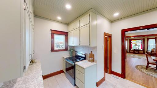 202 Broadway S, Alden, MN 56009