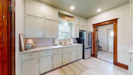 202 Broadway S, Alden, MN 56009