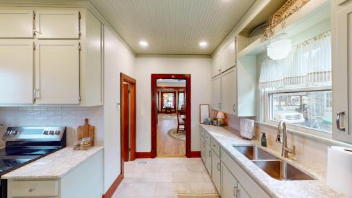 202 Broadway S, Alden, MN 56009