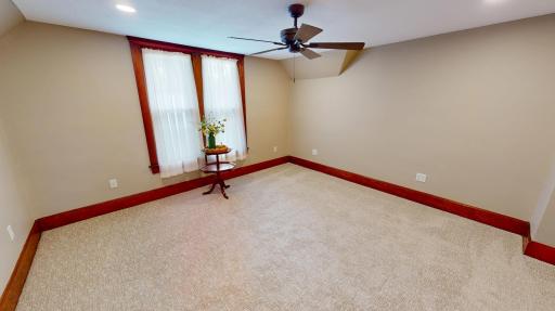 202 Broadway S, Alden, MN 56009