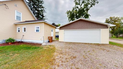 202 Broadway S, Alden, MN 56009